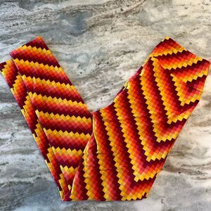 LuLaRoe Women's One Size Chevron Print Leggings Multicolor NWOT